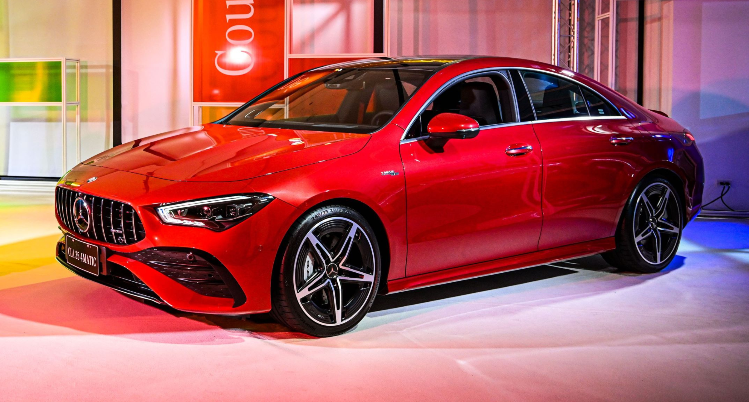 【#Car】Mercedes-Benz新型車款超殺，鯊魚鼻造型車頭輪廓與斜背線條，視覺效果充滿侵略性，動力亦有賽車手感